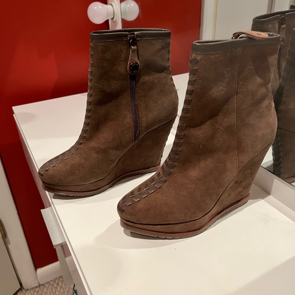 Isola Zurich Wedge Ankle Boot, Mauve Grey Suede, Size 8. Brand New, never worn.